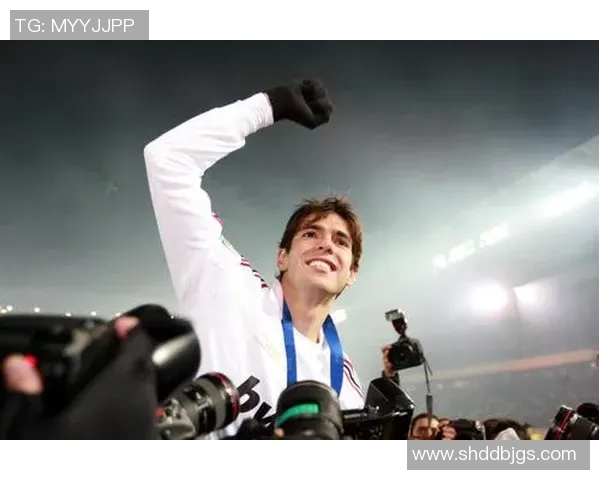 足球明星卡卡经典瞬间回顾与精彩图片分享