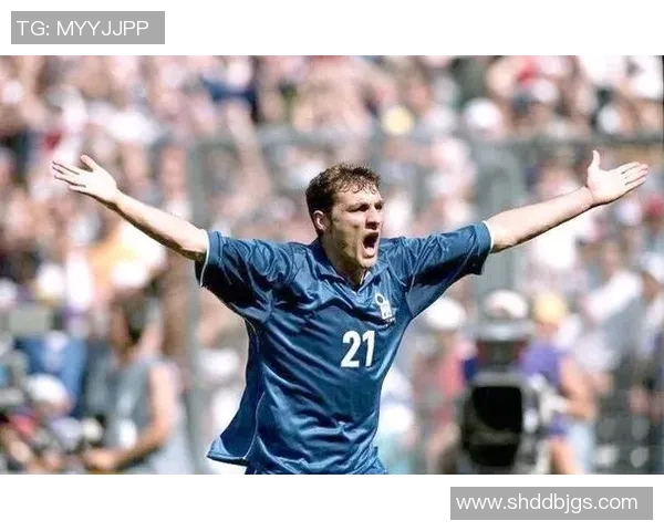 曾经的足球明星名字回顾与传奇故事的交织与传承 曾经的足球明星名字回顾与传奇故事的交织与传承