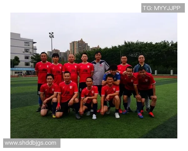 赛后分析:广州足球队与南京足球队的团队协作表现与战术探讨 赛后分析:广州足球队与南京足球队的团队协作表现与战术探讨