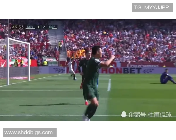 足球明星齐聚庆祝国庆展现爱国情怀与团结精神 足球明星齐聚庆祝国庆展现爱国情怀与团结精神